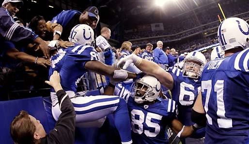 Indianapolis Colts feiern ihren Comeback-Sieg gegen die New England Patriots