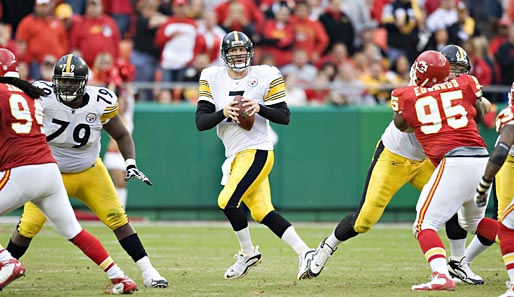 Der Titelverteidiger Pittsburgh Steelers hofft auf Ben Roethlisberger (M.)