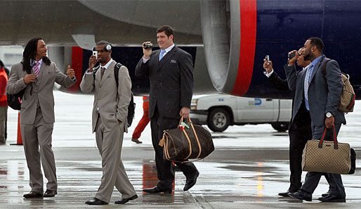 Gut gelaunt im Regen: Spieler der New Orleans Saints bei der Ankunft in Miami