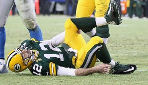 Schrecksekunde für alle Packers-Fans: Rodgers geht zu Boden und hält sich das lädierte Bein