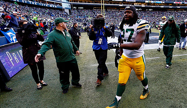 Am Boden zerstört: Packers-Running Back Eddie Lacy verschwindet nach dem Spiel in der Kabine