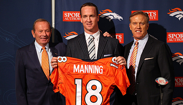 Zwei Jahre, 34 Millionen Dollar, alles garantiert: Peyton Mannings (M.) neuer Vertrag bei den Broncos