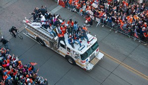 Die Broncos ließen sich von tausenden Fans bei ihrer Parade feiern