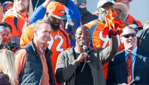 DeMarcus Ware (M., zwischen Peyton Manning und John Elway) gewann mit den Broncos Super Bowl 50