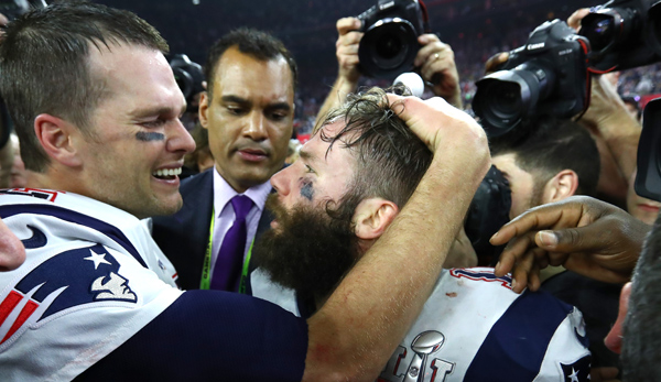 Tom Brady (l.) feiert mit Julian Edelman - die Patriots sind Super-Bowl-Champion