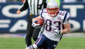 8. Wes Welker - New England Patriots 2009: 123 Receptions.