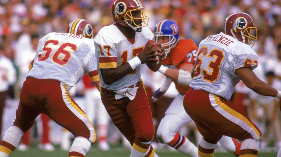 Platz 6: Doug Williams (Super Bowl XXII) - Noch etwas besser war sieben Jahre später Doug Williams. Mit 340 Passing Yards und vier Touchdown-Pässen führte er seine Redskins zu 42 Punkten. Kleines Manko: Seine eine Interception.