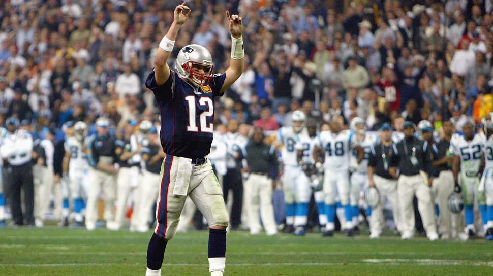 Platz 9: Tom Brady (Super Bowl XXXVIII) - Bradys bester Super Bowl? Wir sagen: 2004 gegen die Panthers. Seine 19 First Downs und 32 Completions waren zu diesem Zeitpunkt neue Super-Bowl-Rekorde.