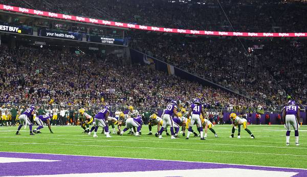 Die Familie von George Floyd wird beim ersten Spiel der Minnesota Vikings gegen die Green Bay Packers im Stadion geehrt.