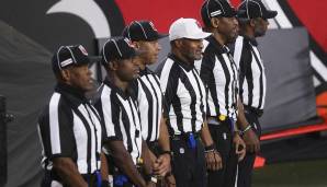 Historisches Bild: Beim NFL-Spiel der Tampa Bay Buccaneers bildete Jerome Boger mit sechs seiner Kollegen das erste rein schwarze Schiedsrichtergespann der Football-Geschichte.