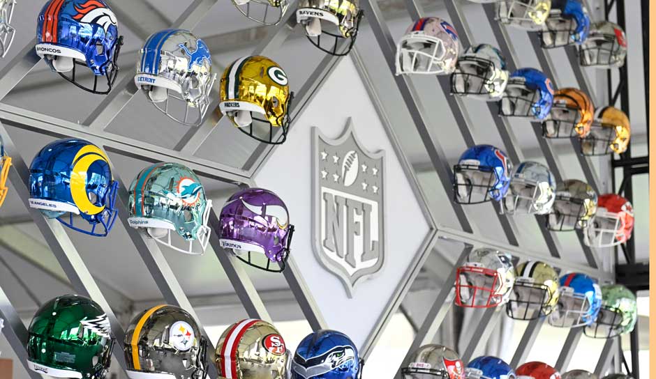 Heute Nacht (ab 2 Uhr) steht der NFL Draft 2021 an. Einmal mehr steht jede Menge Talent zur Auswahl? Doch auf welcher Position benötigt welches Team dringend Hilfe? Wir zeigen die größte Baustelle aller 32 Teams.