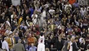 LEBRON JAMES (8.7.2010 zu den Cleveland Cavaliers): Nach der legendären "Decision" von James kehrte der Superstar mit den Miami Heat in seine Heimat Ohio zurück. Er erhielt Extra-Security und wurde bereits beim Aufwärmen lautstark ausgebuht.
