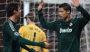 Uniteds Stadionsprecher las Madrids Aufstellung ausnahmsweise nach der der Gastgeber vor, Ronaldos Name wurde als letzter ausgerufen. Die United-Fans feierten den Superstar mit Standing Ovations, "Viva Ronaldo" wurde gesungen.