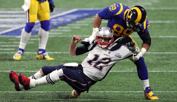 Aaron Donald bringt Tom Brady in Super Bowl LIII zu Boden.