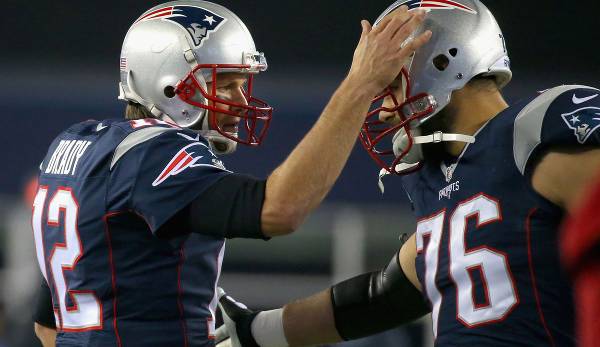 Tom Brady (l.) und Sebastian Vollmer spielten sieben Jahre zusammen bei den New England Patriots