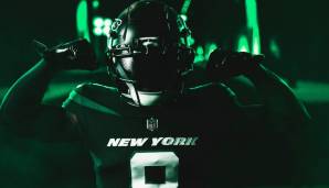 NEW YORK JETS: Auch die Jets lassen sich nicht lumpen und präsentieren einen neuen Helm - in "Stealth Black"! Ob sie damit der eine oder andere Gegner aus den Augen verlieren wird?
