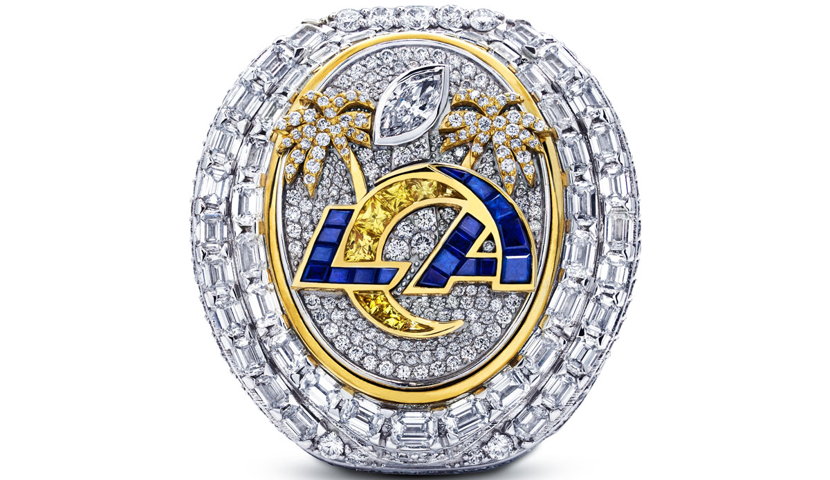Das lange Warten hat für die Los Angeles Rams ein Ende. Sie haben nun endlich ihre Championship-Ringe für den Gewinn von Super Bowl LVI erhalten. Diese erinnern an L.A., das Stadion und stellen einen neuen Rekord auf.