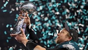 Quarterback und Super-Bowl-MVP Nick Foles mit der Vince Lombardi Trophy nach dem Super-Bowl-Sieg der Philadelphia Eagles 2018.