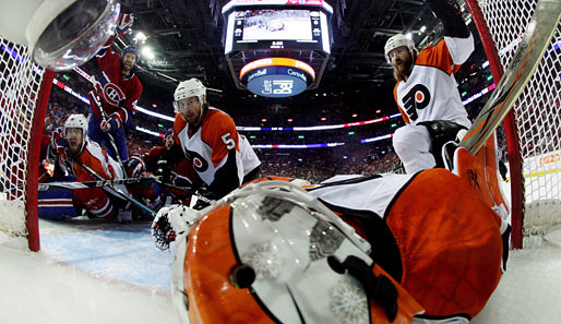 Flyers-Goalie Michael Leighton bei einem seiner 17 Saves gegen die Montreal Canadiens