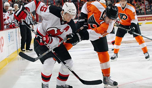 Devils-Stürmer Patrik Elias (l.) schenke den Philadelphia Flyers zwei Tore ein