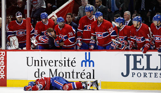 Canadiens-Stürmer Max Pacioretty liegt nach dem Check von Zdeno Chara auf dem Eis