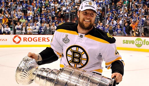 Feierte mit den Boston Bruins den Gewinn des Stanley Cups: Dennis Seidenberg