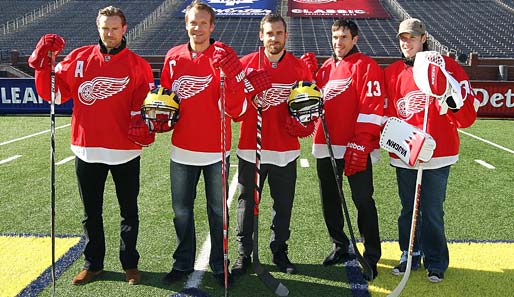Die Red Wings Kronwall, Lidstrom, Zetterberg, Datsyuk und Howard (v.l.n.r.) posieren in Ann Arbor
