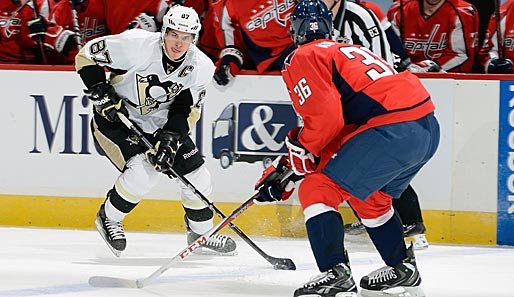 Sidney Crosby (l.) steuerte beim 6:3-Sieg der Penguins über Washington drei Assists bei