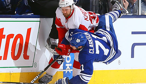 David Clarkson (r.) und die Maple Leafs legten wieder eine Bruchlandung hin