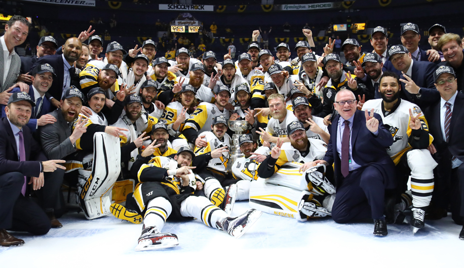 SPOX gratuliert dem NHL-Champion 2017! Die Pittsburgh Penguins setzten sich in Spiel 6 der Finals mit 2:0 gegen die Predators durch und durften in fremder Halle feiern. Wir zeigen die besten Bilder