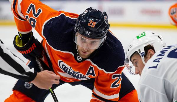 Deutschlands Eishockey-Superstar Leon Draisaitl steht bei den Edmonton Oilers unter Vertrag.