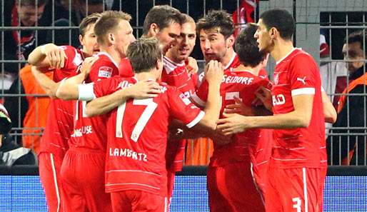 Die Fortuna bejubelt Reisingers Treffer beim 1:1 in Dortmund