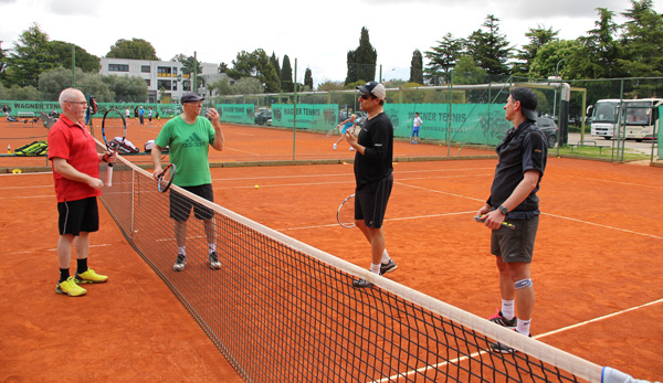 Alex Antonitsch trainiert Tennis-Spieler.