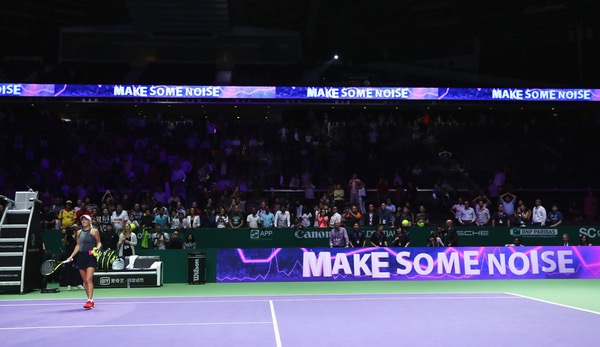 Caroline Wozniacki bejubelt ihren Auftaktsieg bei den WTA-Finals