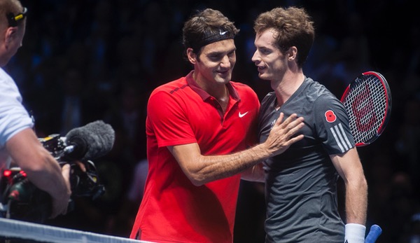 Andy Murray spielt gegen Roger Federer bei einem Schaukampf in Glasgow