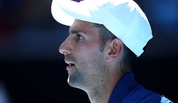 Novak Djokovic testet seinen frisch operierten Ellbogen