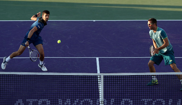 Novak Djokovic (l.) kann sich nun voll aufs Einzel konzentrieren