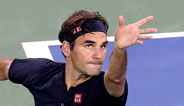 Roger Federer könnte am Freitag zweimal aufschlagen