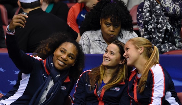 Serena Williams hat im Fed Cup ihr Comeback gefeiert.