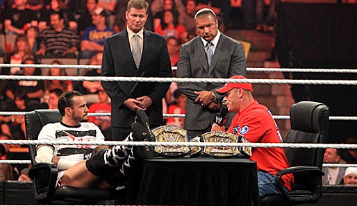 Wer hat am Ende des SummerSlam die Nase vorn? John Cena, CM Punk, oder doch Triple H (2.v.r.)
