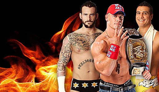 Bei Hell in a Cell muss John Cena (M.) gegen CM Punk (l.) und Alberto Del Rio ran