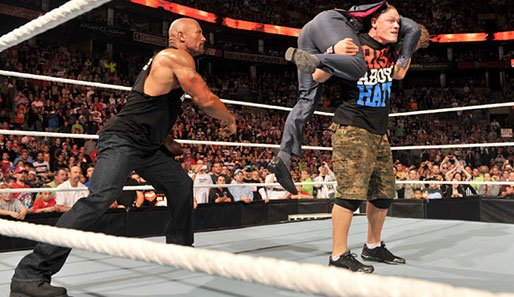 Watch your back, Cena! Sonst könnte es schon bei der Survivor Series einen Rock Bottom geben