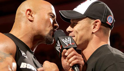 Seit einem Jahr steht das WrestleMania-Match zwischen The Rock (l.) und John Cena