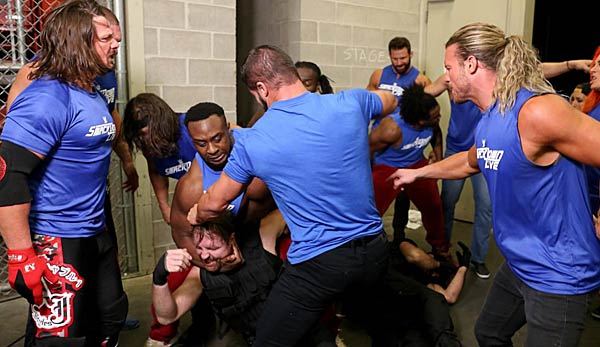 Die Smackdown-Stars stürmten die RAW-Show und sorgten auch backstage für Aufsehen