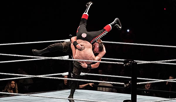 Sami Zayn im Ring gegen Braun Strowman