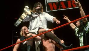 Episode 293, 4. Januar 1999: Mick Foley gewinnt seine erste WWE Championship. Mit einer Hannibal-Lecter-Gedächtnismaske ist der Jubel groß.