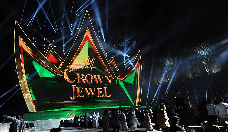 In Saudi-Arabien fand am Freitagabend das WWE-Spektakel Crown Jewel statt. Nach dem Greatest Royal Rumble traten die Superstars bereits das zweite Mal bei den Saudis auf. SPOX zeigt die besten Bilder des Abends.