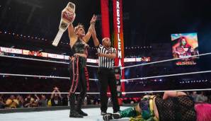 Und Ripley bestätigte ihre starke Form. Nach ihrer Niederlage bei WrestleMania 36 machte die Australierin es diesmal besser und gewann dank ihres Riptide-Finishers den Gürtel von Asuka.