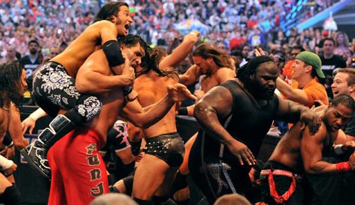 Überraschung: Eigentlich sollten Sheamus und Daniel Bryan in einem Lumberjack-Match um den United-States-Champion-Titel im Ring stehen...