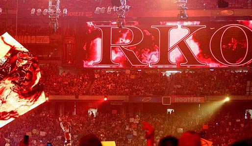 CM Punk vs. Randy Orton: Die Viper gegen den Straight Edge Savior - und Punk geht sofort auf das verletzte Knie von Randy Orton los